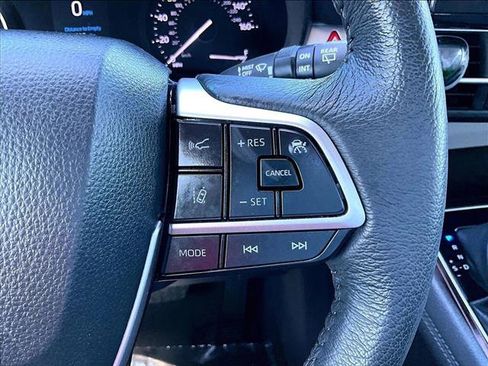 Used 2024 Toyota Sienna XLE image 21