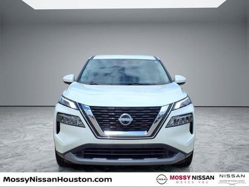 Certified 2023 Nissan Rogue SV image 3