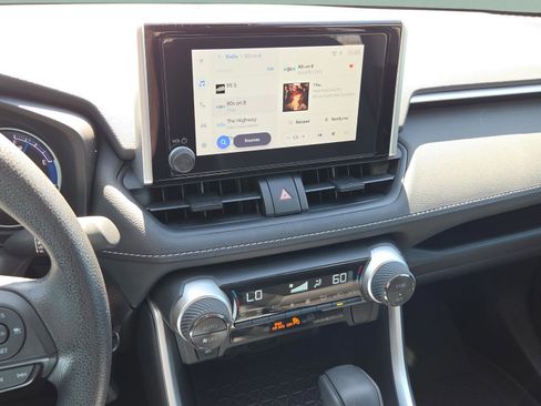 Certified 2025 Toyota RAV4 LE image 23