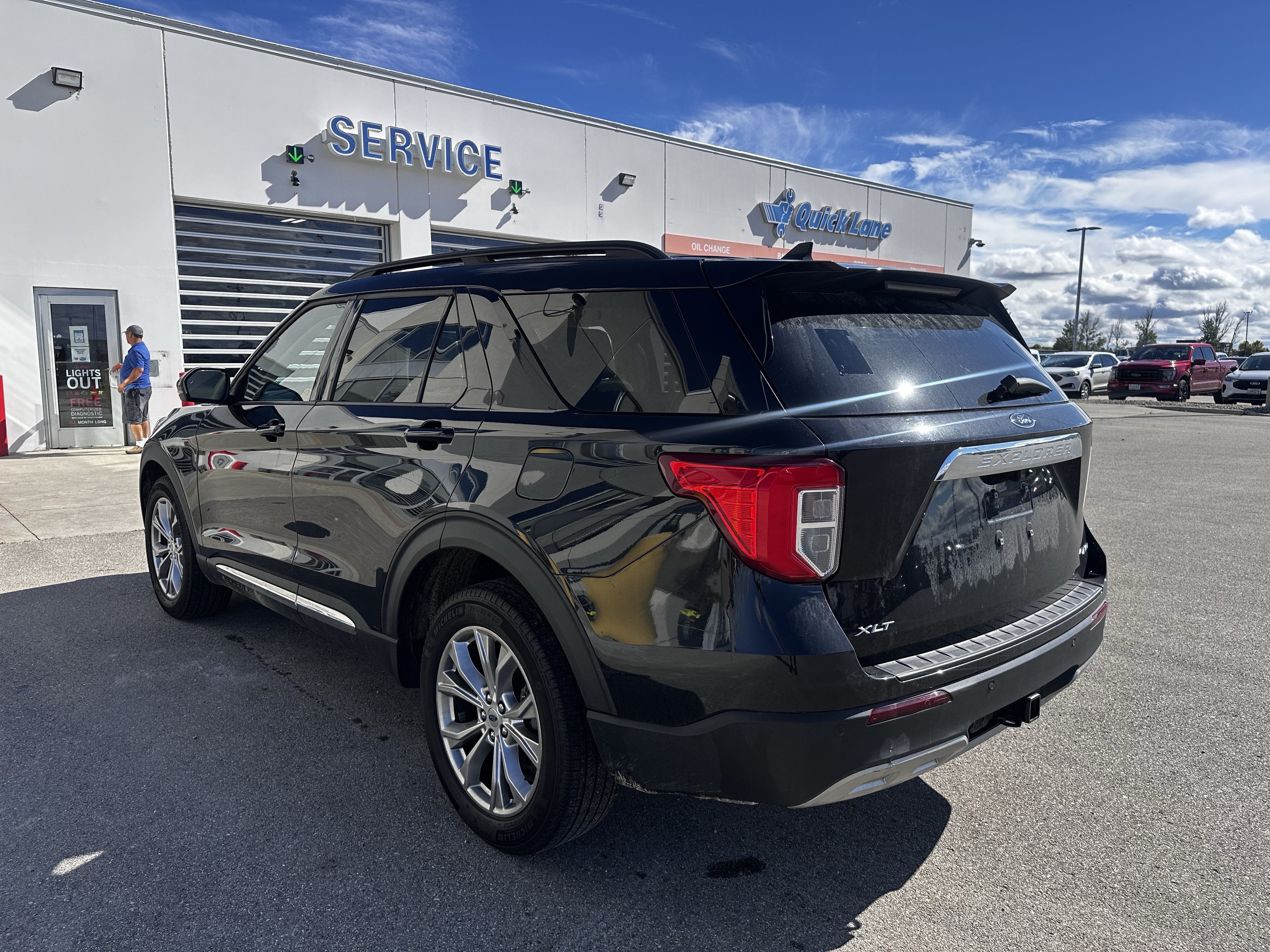 Used 2024 Ford Explorer XLT w/ Equipment Group 202A AWD/4WD image 4