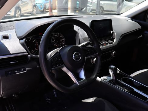 Used 2021 Nissan Altima 2.5 SV FWD image 39
