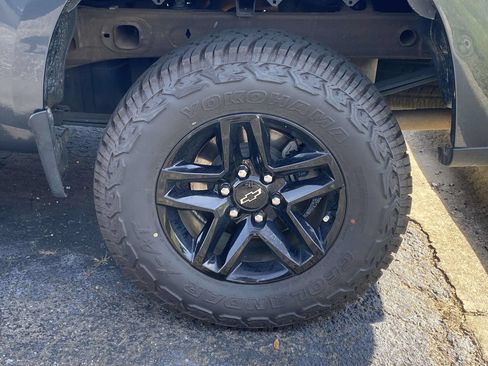 Used 2020 Chevrolet Silverado 1500 Custom Trail Boss w/ Custom Convenience Package AWD/4WD image 9