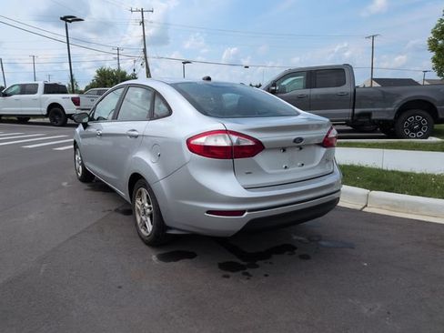 Certified 2017 Ford Fiesta SE FWD image 3