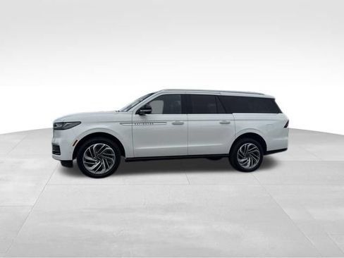Used 2025 Lincoln Navigator L Reserve AWD/4WD image 2