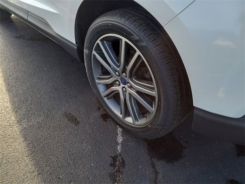Used 2019 Ford Edge Titanium w/ Cold Weather Package image 10