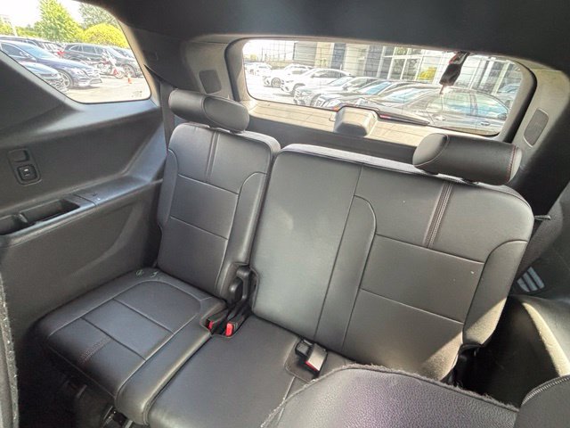 Used 2023 Chevrolet Traverse RS AWD/4WD image 36