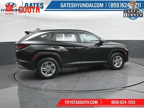 Used 2025 Hyundai Tucson SE AWD/4WD image 3