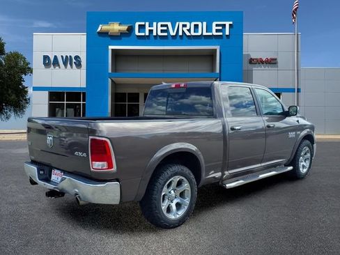 Used 2018 RAM 1500 Laramie AWD/4WD image 3
