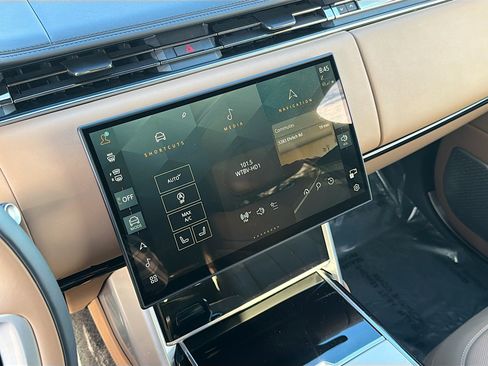 Used 2025 Land Rover Range Rover Autobiography image 28