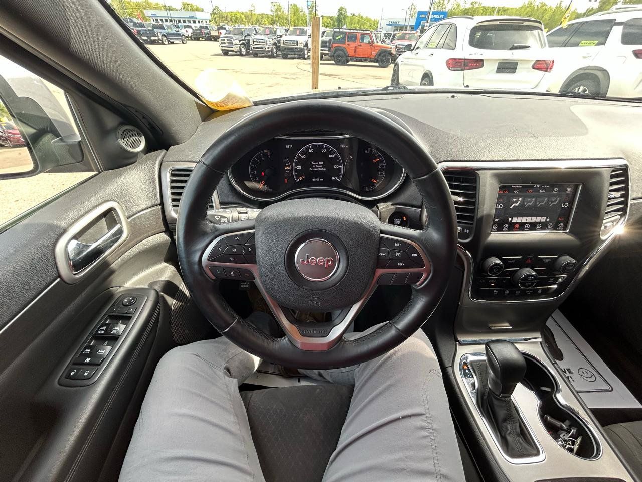 Used 2018 Jeep Grand Cherokee Laredo AWD/4WD image 29