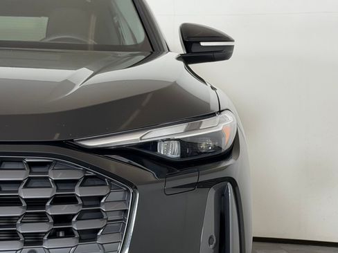 Certified 2025 Audi Q5 Premium w/ Convenience Package AWD/4WD image 11