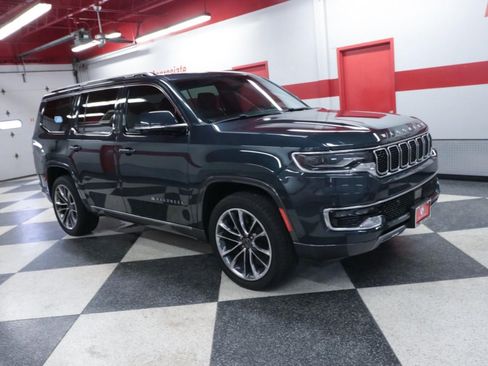 Used 2022 Jeep Wagoneer Series III w/ Premium Group I AWD/4WD image 3