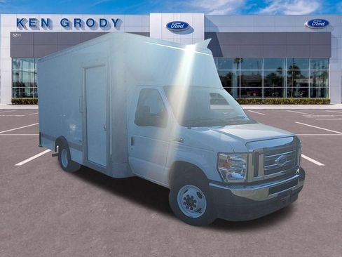 Used 2022 Ford E-350 and Econoline 350 Super Duty w/ Power Windows & Locks Group RWD image 15