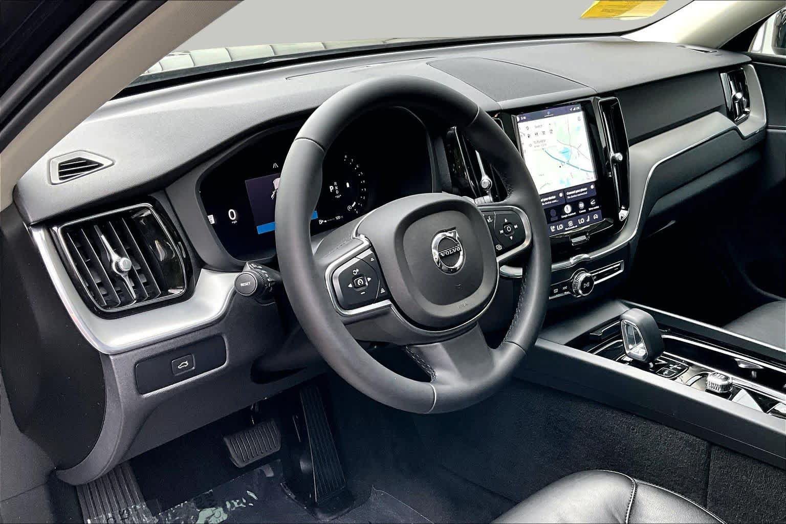 Used 2024 Volvo XC60 B5 Core w/ Protection Package Premier AWD/4WD image 17