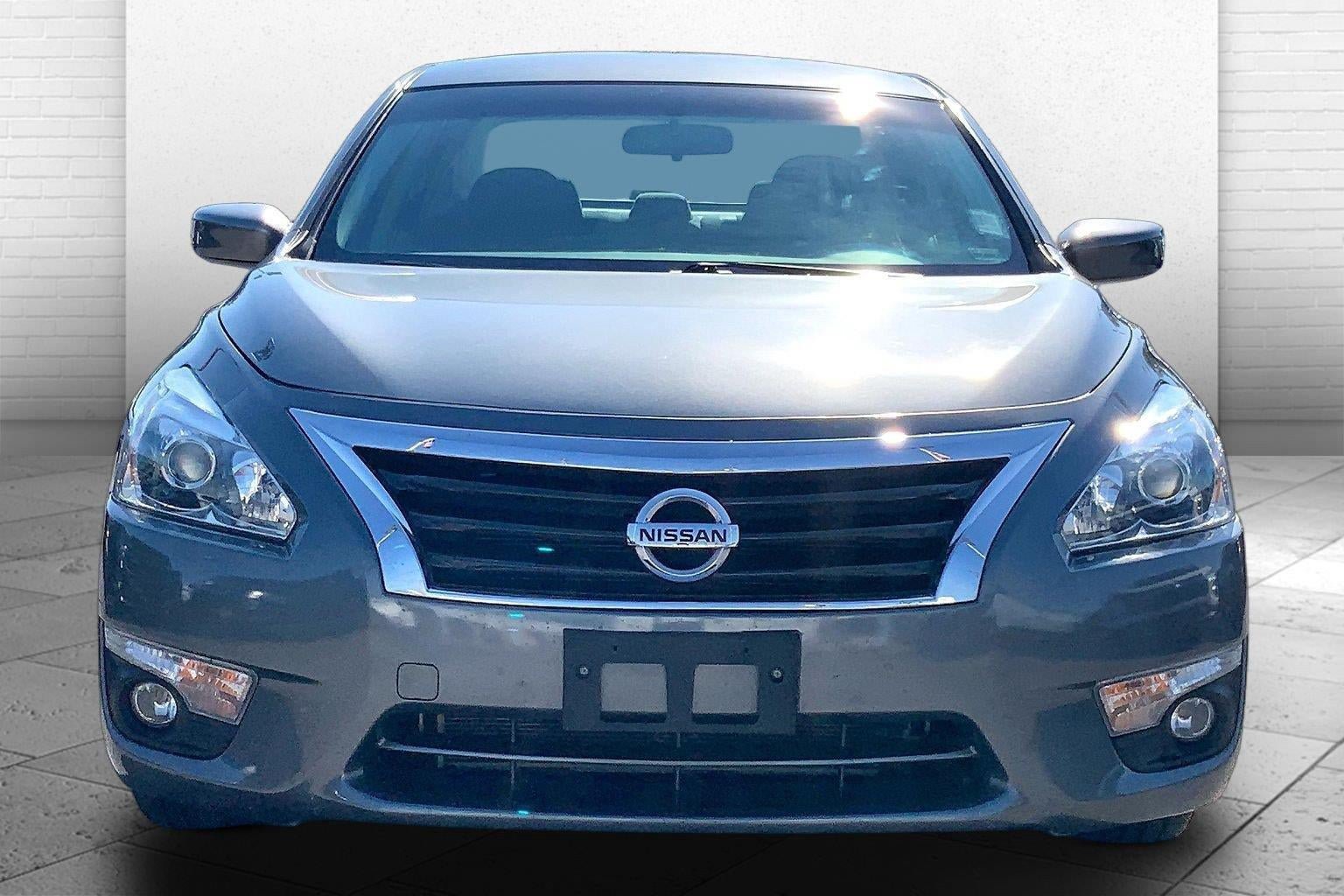 Used 2014 Nissan Altima 2.5 S w/ Display Audio Package FWD image 2