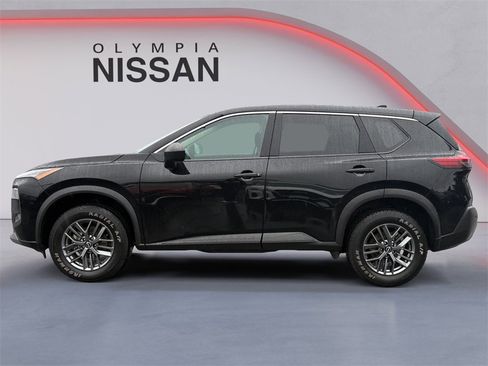 Used 2023 Nissan Rogue S image 2