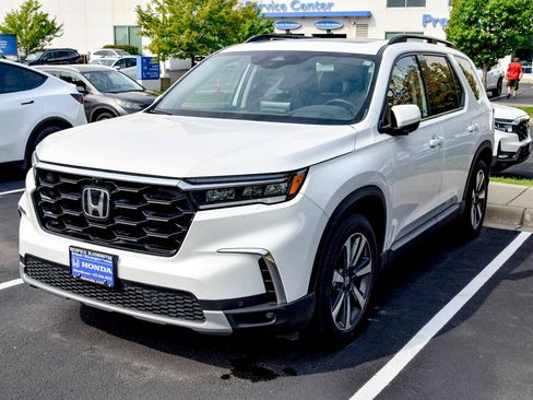 Used 2024 Honda Pilot Elite image 1