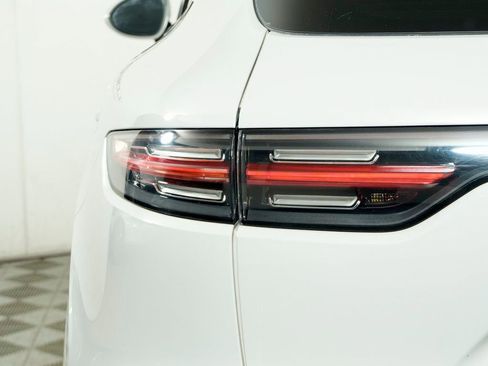 Used 2022 Porsche Cayenne E-Hybrid image 12