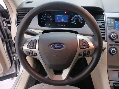 Used 2017 Ford Taurus SE image 15