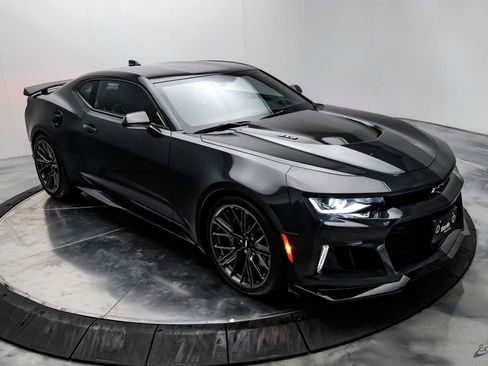 Used 2018 Chevrolet Camaro ZL1 RWD image 21