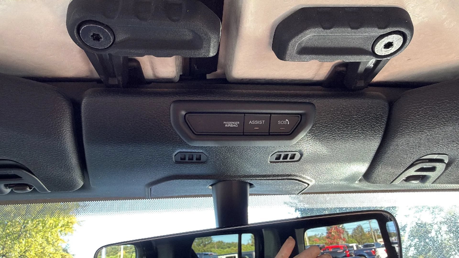Used 2023 Jeep Gladiator Overland w/ LED Lighting Group AWD/4WD image 39