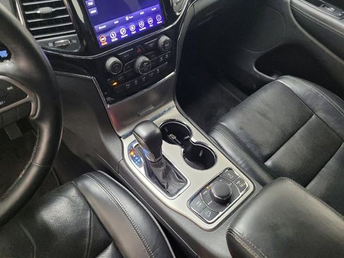 Used 2019 Jeep Grand Cherokee Overland AWD/4WD image 26