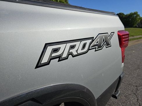 Used 2018 Nissan Titan PRO-4X w/ Pro-4x Convenience Package AWD/4WD image 10