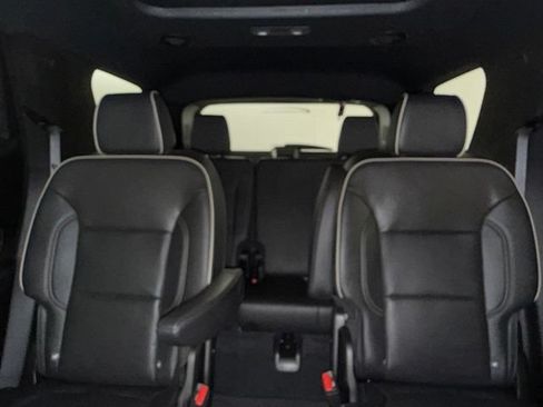 Used 2023 Chevrolet Traverse Premier FWD image 38