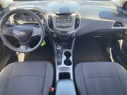 Used 2017 Chevrolet Cruze LT FWD image 14