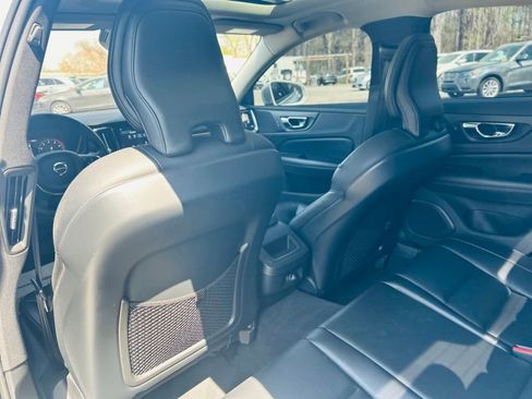 Used 2020 Volvo S60 T5 Momentum image 30