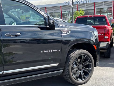 Used 2023 GMC Yukon XL Denali w/ Denali Reserve Package AWD/4WD image 4