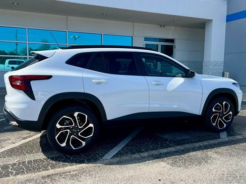 New 2026 Chevrolet Trax RS w/ Sunroof Package image 4