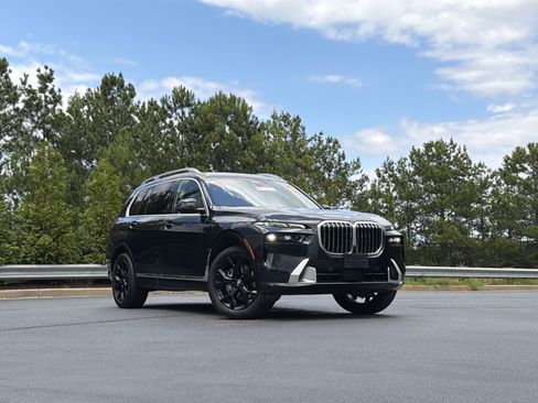 Used 2024 BMW X7 xDrive40i w/ Premium Package AWD/4WD image 2
