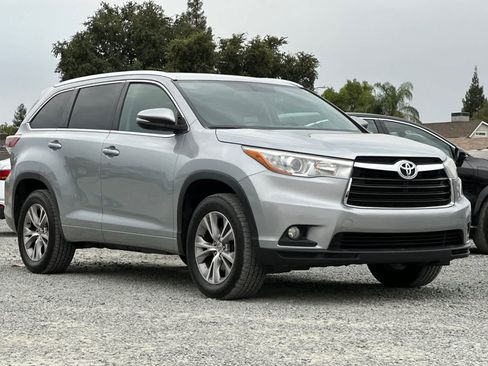 Used 2015 Toyota Highlander XLE FWD image 10