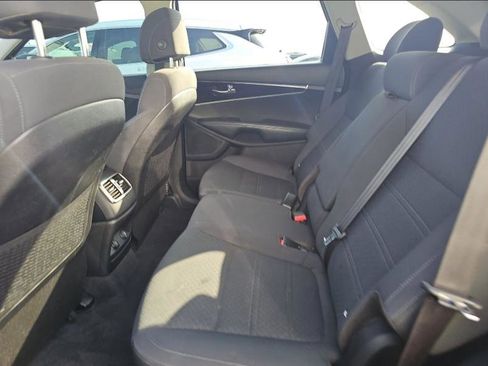 Used 2017 Kia Sorento LX image 25