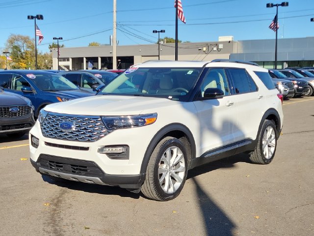 Certified 2023 Ford Explorer Platinum w/ Technology Package AWD/4WD image 3