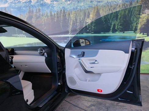 Used 2020 Mercedes-Benz CLA 250 image 27