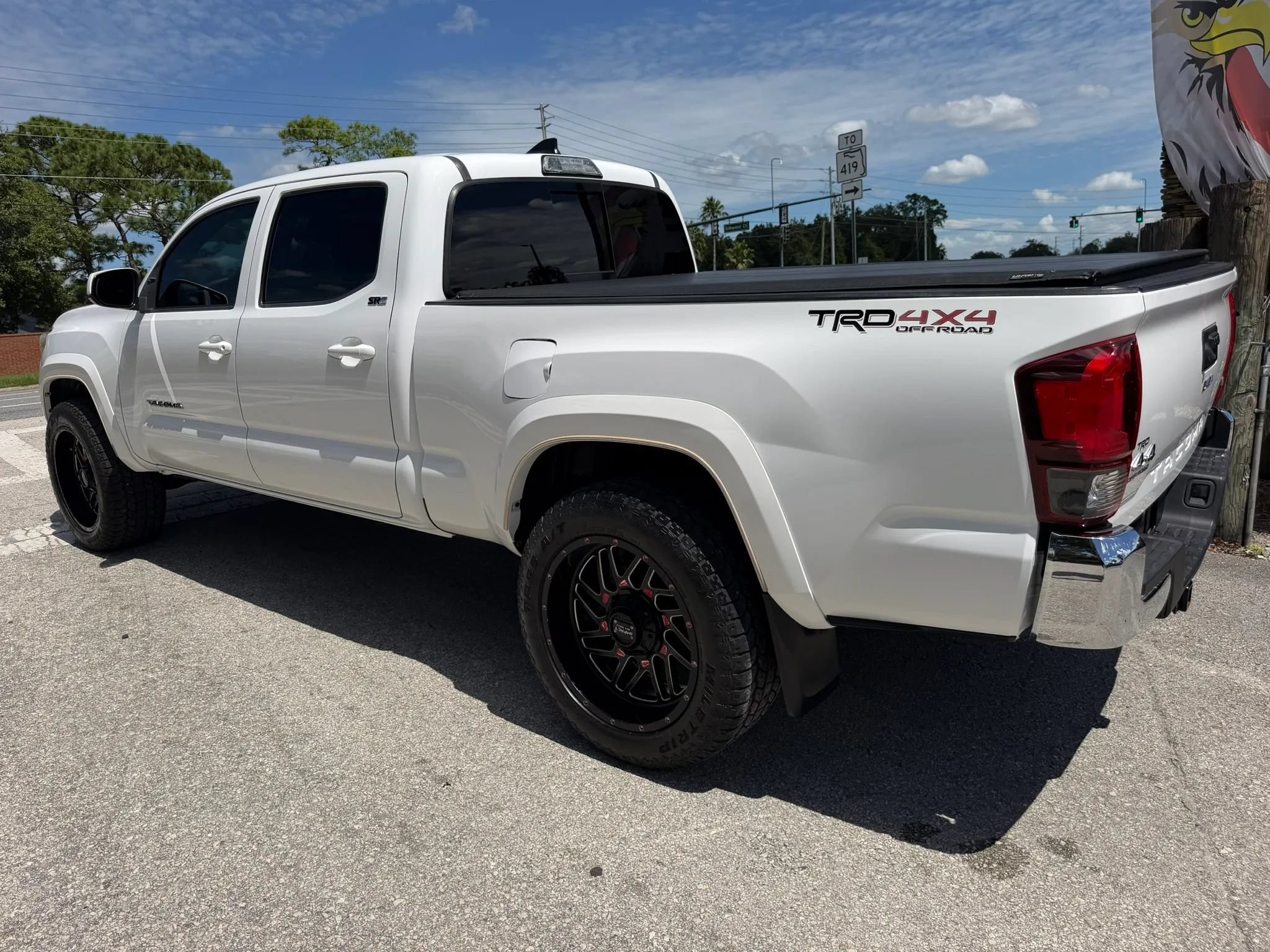 Used 2018 Toyota Tacoma SR5 AWD/4WD image 3