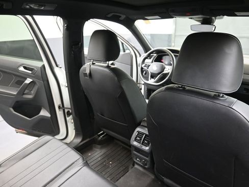 Used 2024 Volkswagen Tiguan SE R-Line image 15