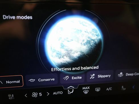 Used 2024 Lincoln Nautilus Black Label image 32