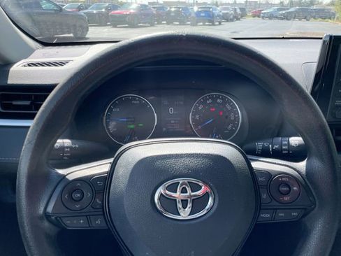 Used 2022 Toyota RAV4 XLE w/ Convenience Package image 21