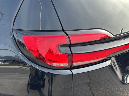 Used 2024 Chrysler Pacifica Pinnacle image 6