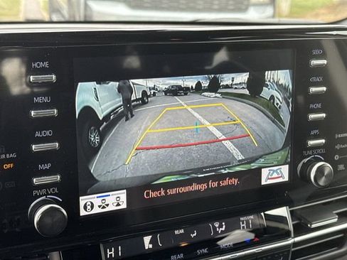 Used 2024 Toyota Sienna Platinum image 14