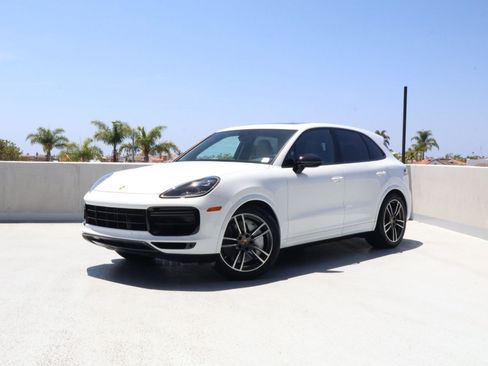 Certified 2023 Porsche Cayenne Turbo AWD/4WD image 1