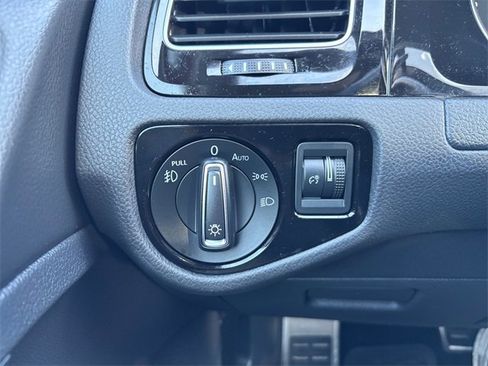 Used 2018 Volkswagen GTI SE image 19