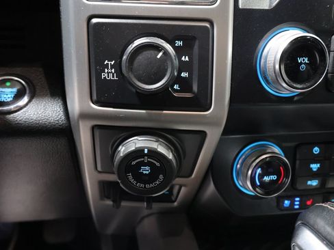 Used 2019 Ford F150 Platinum w/ Equipment Group 701A Luxury AWD/4WD image 34