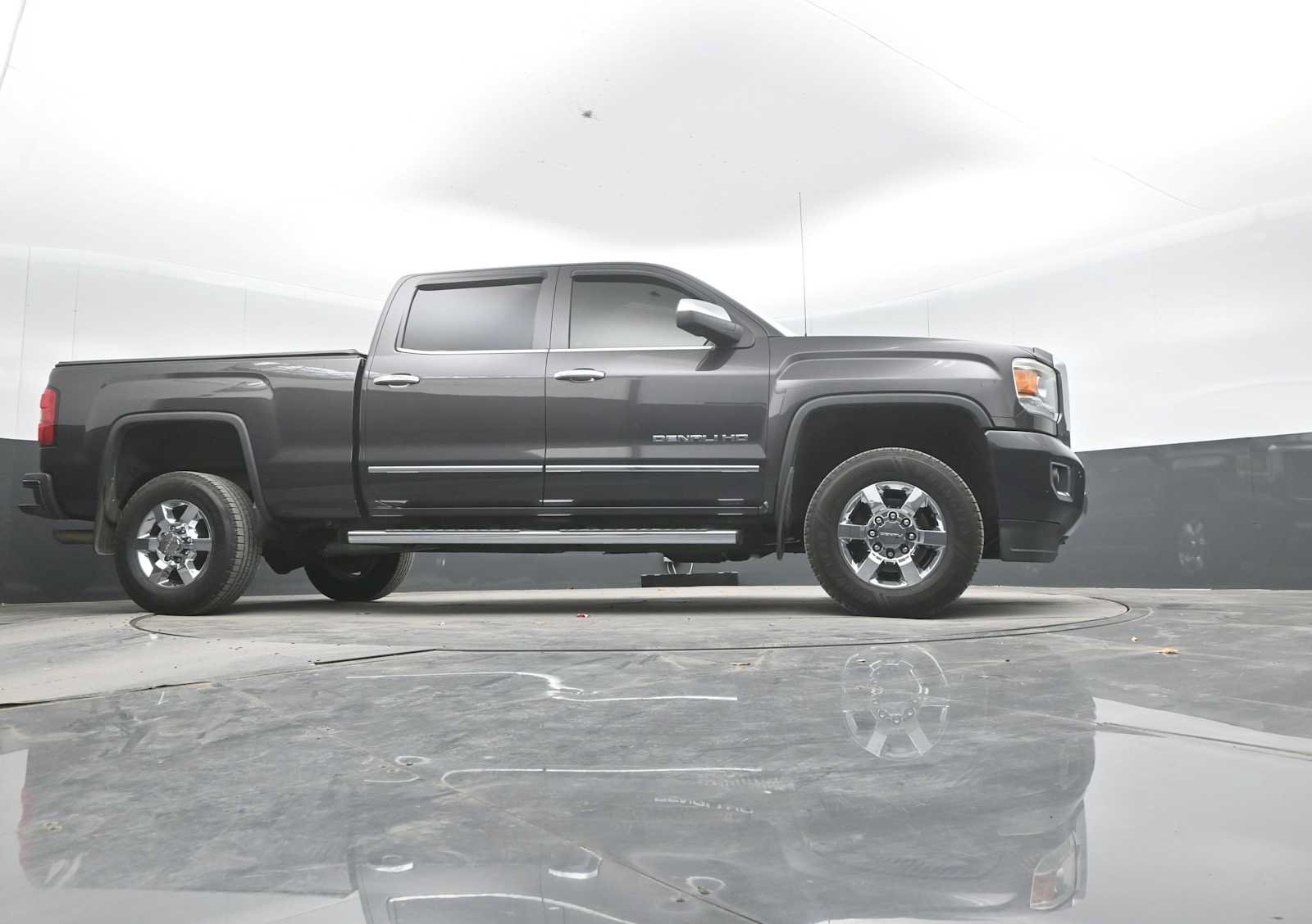 Used 2015 GMC Sierra 2500 Denali w/ Driver Alert Package AWD/4WD image 30