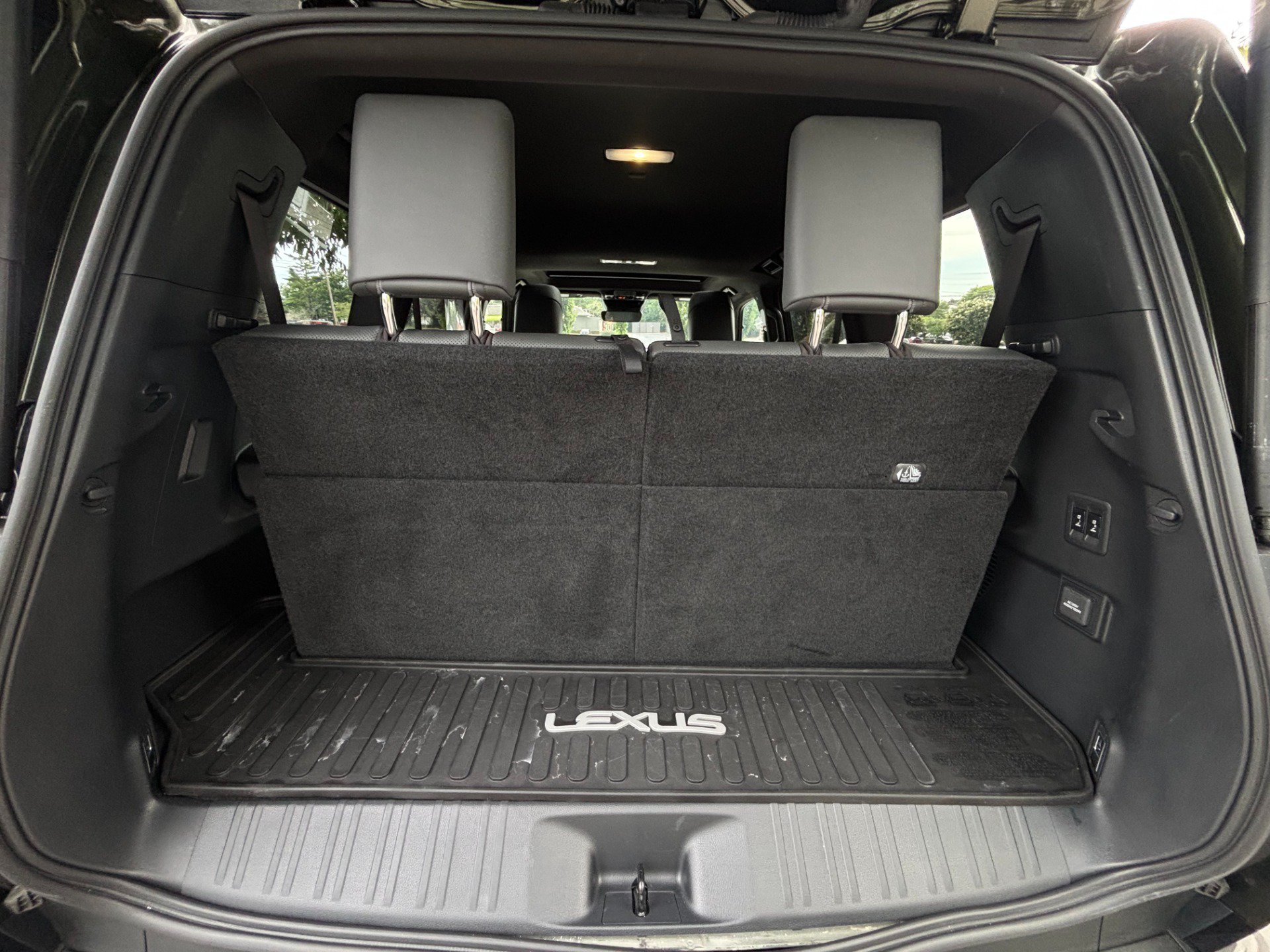 Used 2025 Lexus GX 550 w/ Accessory Package (2T) AWD/4WD image 32