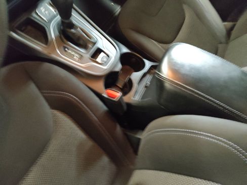 Used 2021 Jeep Cherokee Latitude FWD image 26