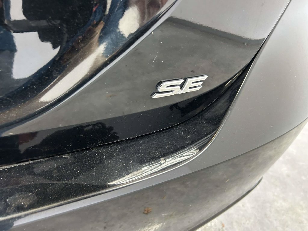 Used 2023 Toyota Camry SE FWD image 11